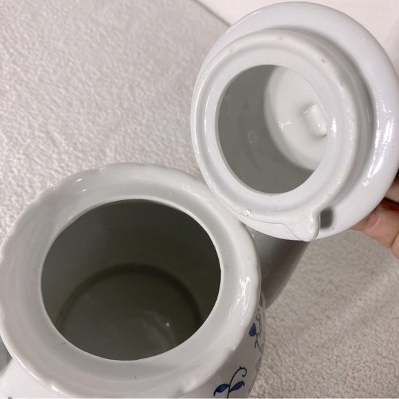 Vintage Blue White Floral Print Ceramic Teapot - Picture 12 of 12